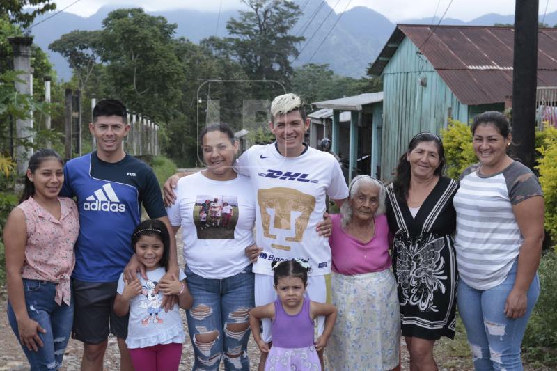 Francisco Martínez vive bajo el mismo techo con sus tres hijos, esposa, hermana, hermano, cuñada y madre.