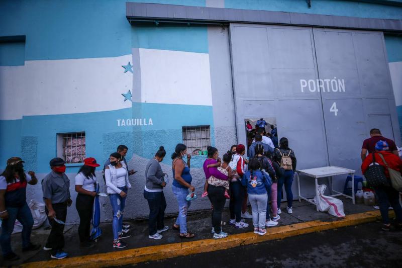 Civismo y mucha seguridad en el Estadio Nacional en celebración de Independencia