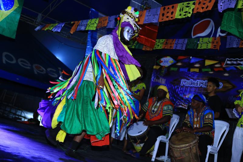 Frank Show con su representación de artistas de música garífuna.