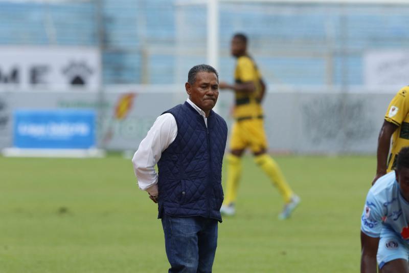 José Valladares asumió el cargo de entrenador de Real España tras la destitución del Palomo Rodríguez.