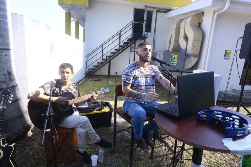 El dúo musical Hijos del Maíz