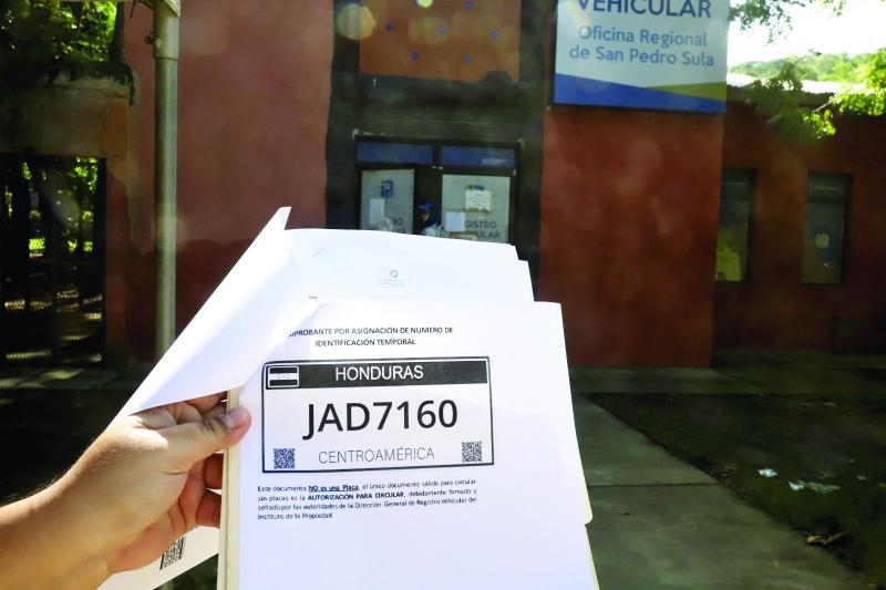 Hasta marzo de 2024 habrá placas para carros en Honduras