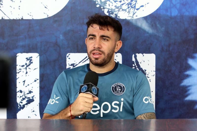 Auzmendi revela las diferencias de jugar en Olancho FC y Motagua