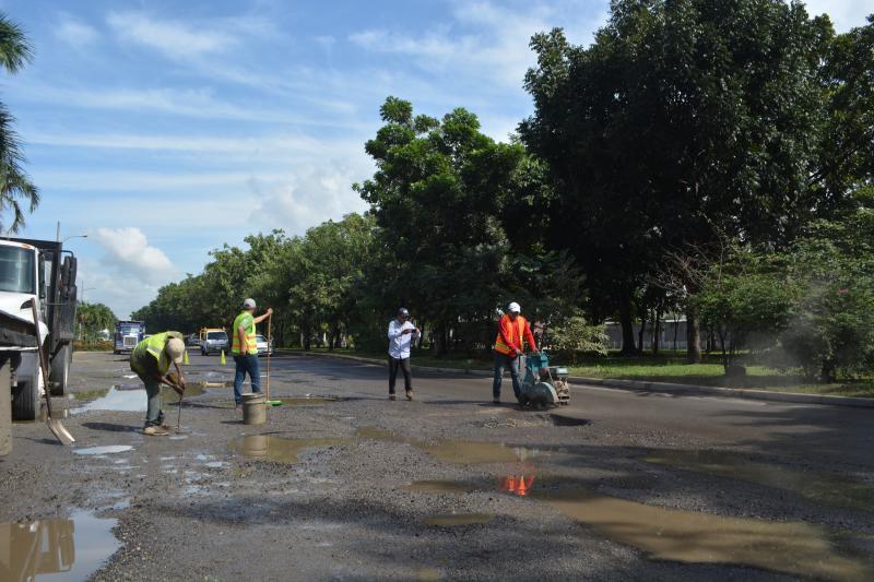Comienzan a tapar los baches del segundo anillo de San Pedro Sula