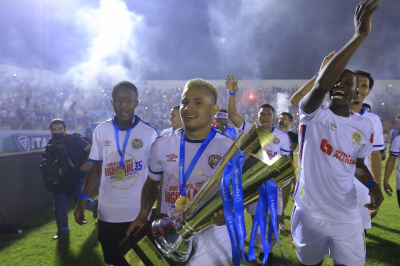 Patón Mejía habla de su salida de Olimpia y deja mensaje a Troglio