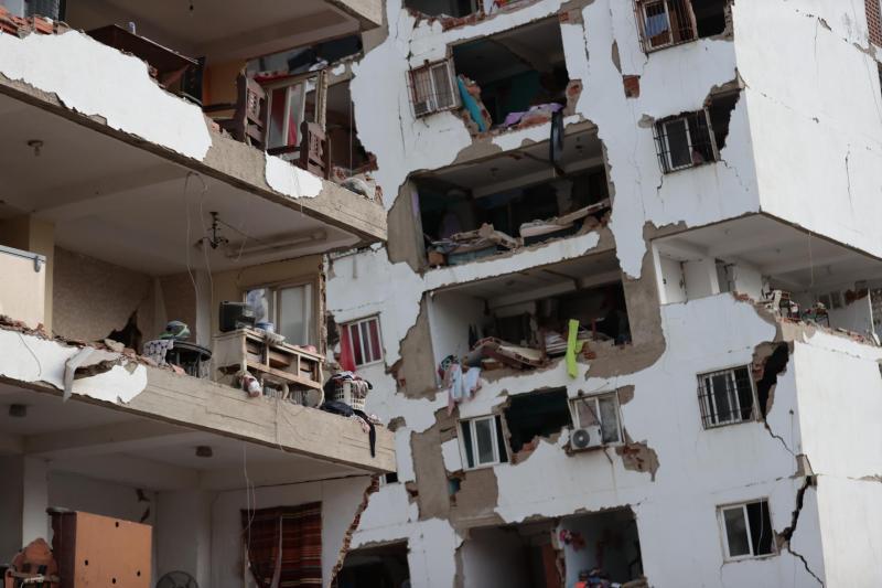 Bomberos, perros, drones y forenses: así ayuda la comunidad internacional a Venezuela