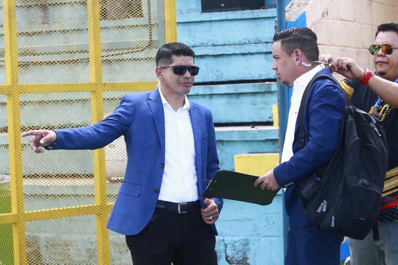 Aficionadas del Génesis enomoran, periodista deslumbra y tiktoker sorprende