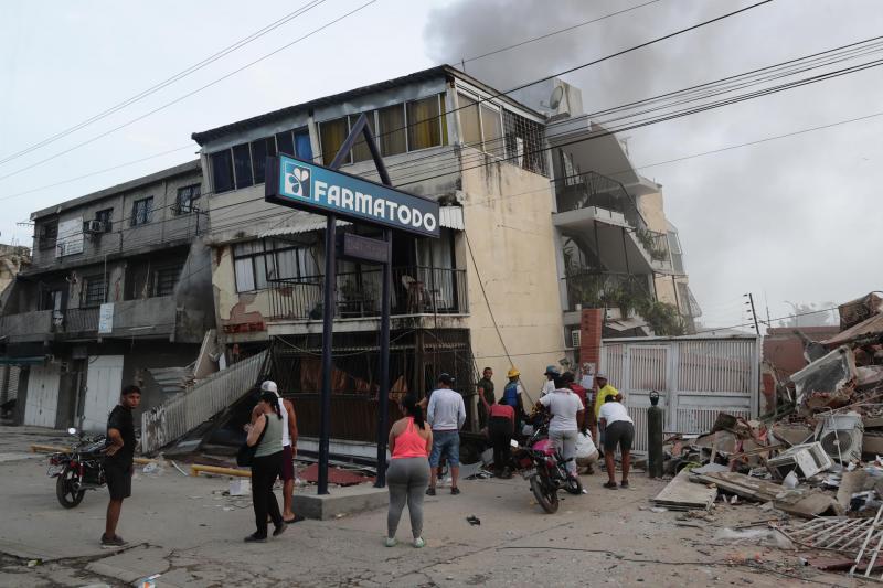 Bomberos, perros, drones y forenses: así ayuda la comunidad internacional a Venezuela