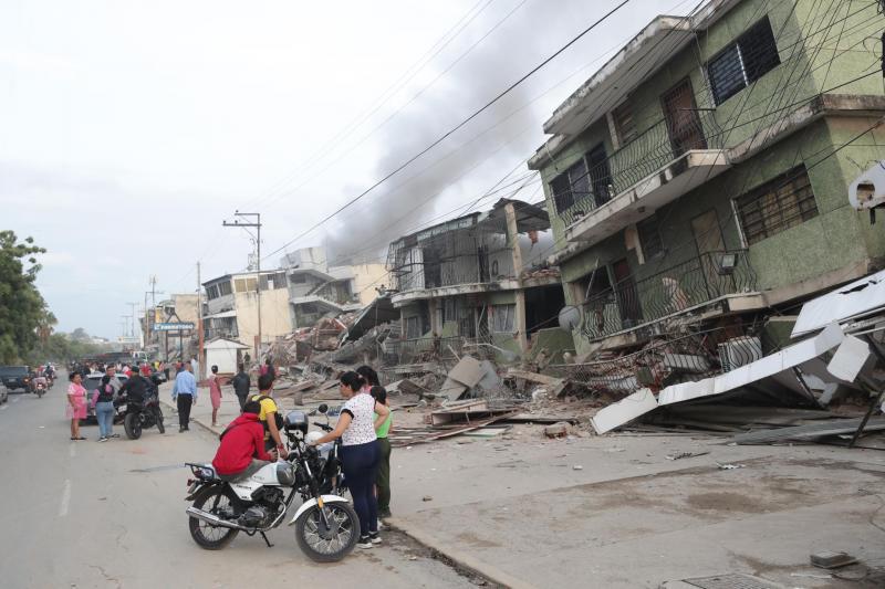 Bomberos, perros, drones y forenses: así ayuda la comunidad internacional a Venezuela