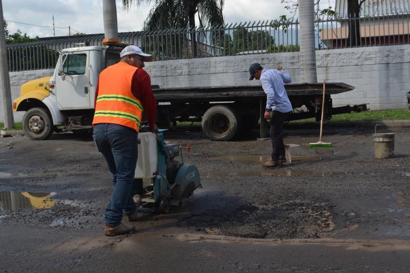 Comienzan a tapar los baches del segundo anillo de San Pedro Sula