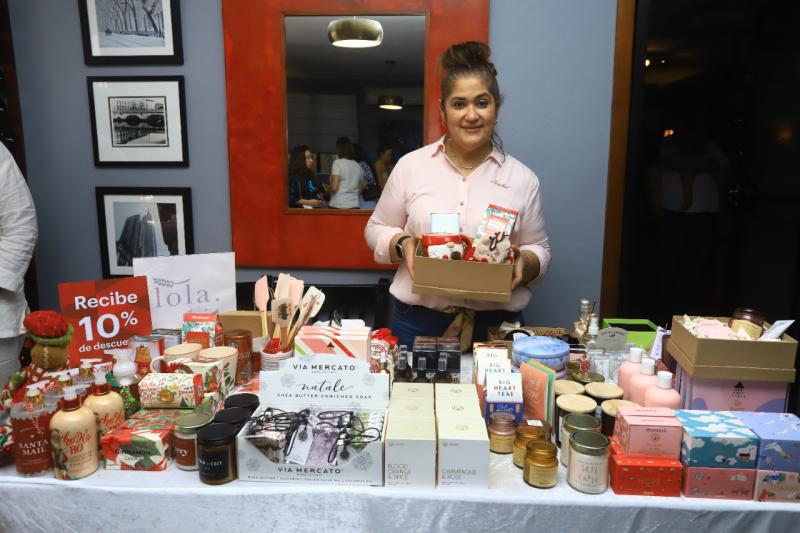 Emprendedores participan en el Christmas Pop Up Shop de la Revista Estilo