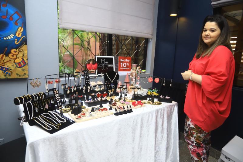 Emprendedores participan en el Christmas Pop Up Shop de la Revista Estilo