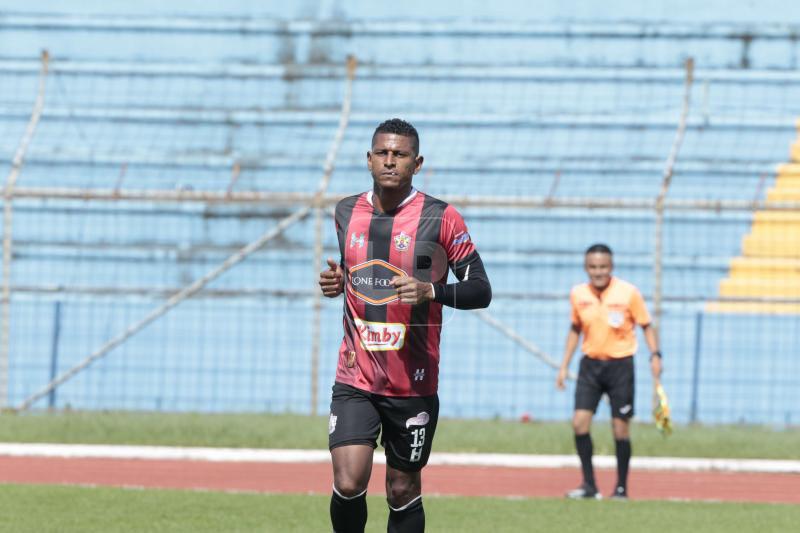 Carlo Costly fue titular en el empate 4-4 del Lone FC ante Platense en el inicio de la temporada en la Liga de Ascenso.