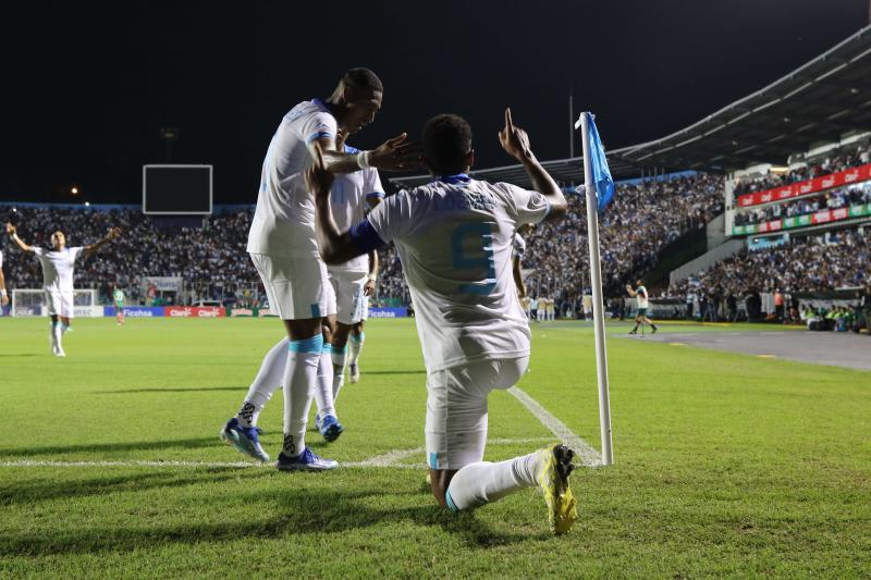 Honduras ganó en el duelo de ida por los cuartos de final de la Nations League por 2-0 en el Estadio Nacional.