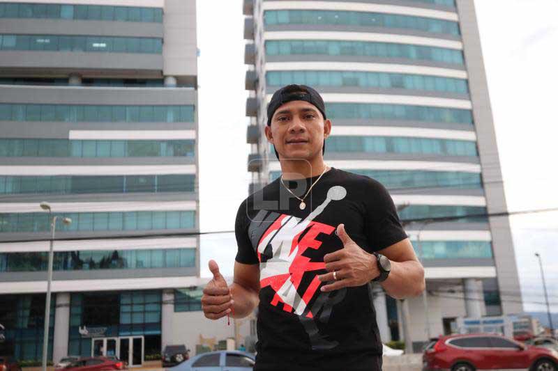 Carlos Sánchez está ilusionado con levantar títulos con el Olimpia.