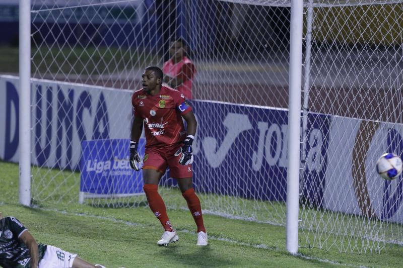 Elías Burbara habla del caso de Yeison Mejía y ¿quiso competir por Auzmendi?