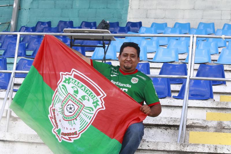 Aficionadas del Génesis enomoran, periodista deslumbra y tiktoker sorprende
