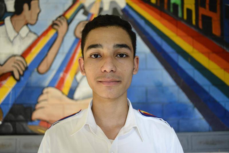 Dylan Kal-El Carcache Díaz de 15 años de edad, estudiante del Bachillerato en Ciencias en Humanidades y quien tiene un índice del 99%, aspira a convertirse en estudiante de la Universidad Nacional Autónoma de Honduras en la carrera de medicina, ya que tiene el sueño de convertirse en un reconocido médico.