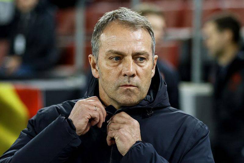 También sabe que para fichar deben irse uno o dos futbolistas bien valorados. Esto para intentar el fichaje que pediría a la directiva.