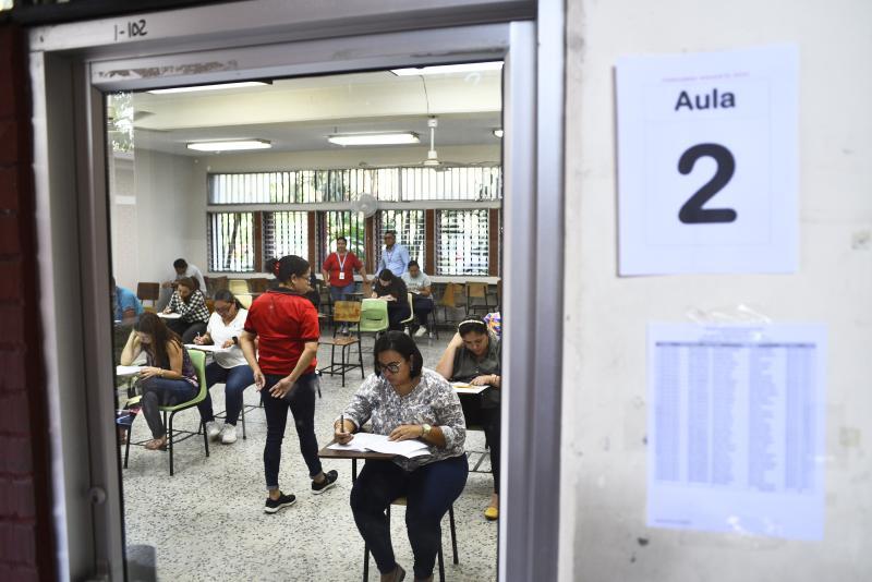Desde las 2:00 de la tarde se empezó a aplicar los exámenes de concurso a los docentes aspirantes a directiva docente en los diferentes niveles.