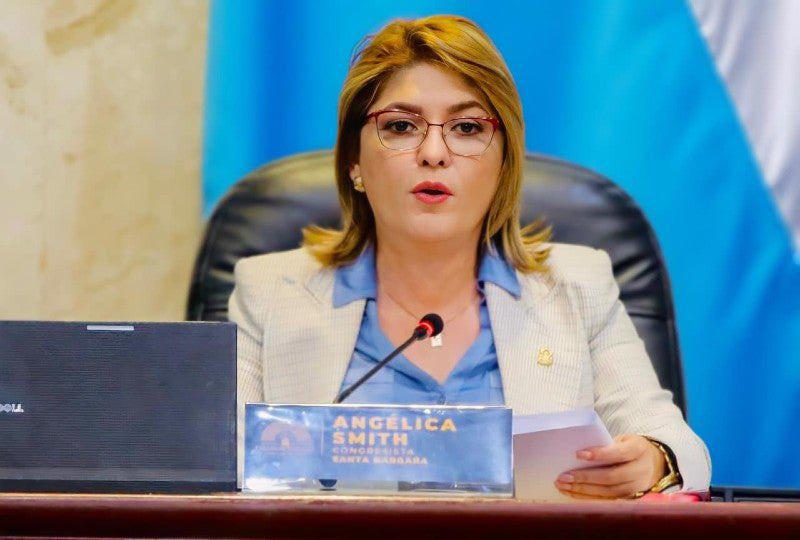 Angélica Smith asume como secretaria del CN tras renuncia de Carlos Zelaya