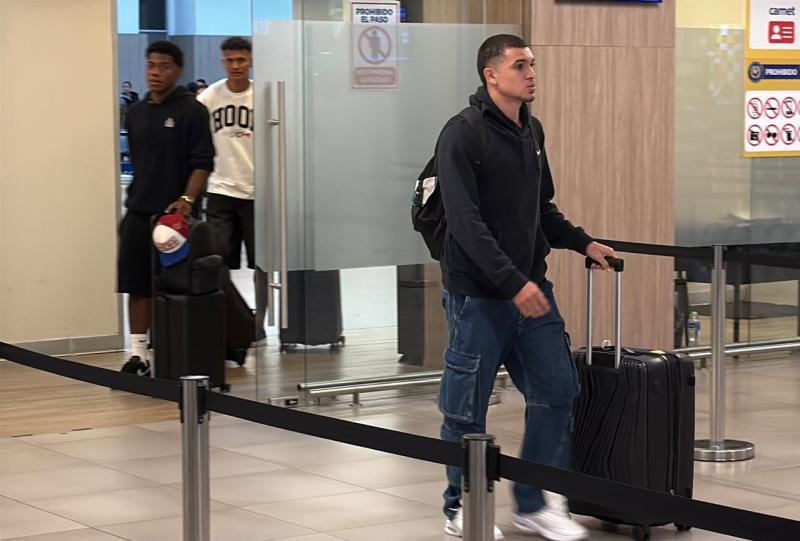 Un Yío solicitado: Kervin y Dereck muy sonrientes en su llegada a Honduras