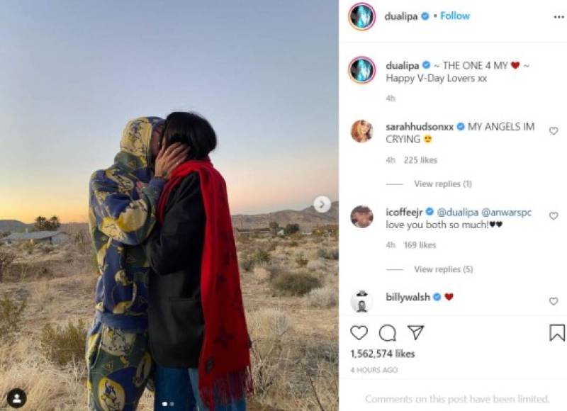 La cantante Dua Lipa y el modelo Anwar Hadid también proclamaron su amor en redes sociales.