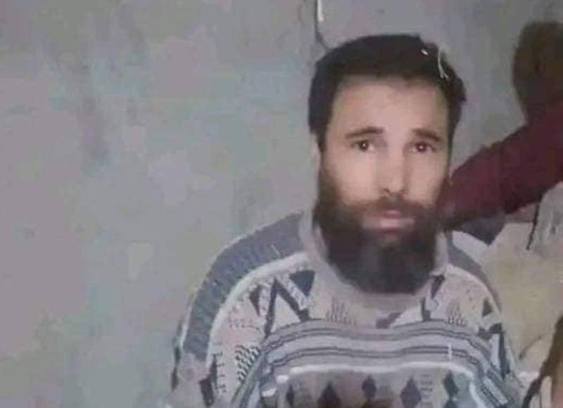 Después de casi tres décadas de incertidumbre y desesperación, Omar bin Omran, quien desapareció en medio del conflicto de la guerra civil argelina en 1997, fue encontrado a tan solo 200 metros de su hogar, en un agujero cubierto de heno. 