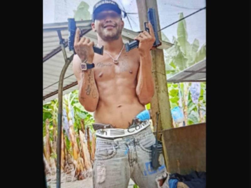 En una contundente operación militar, el Ejército de Ecuador logró la captura de un peligroso criminal de nacionalidad venezolana, señalado por las autoridades de secuestrar, torturar y descuartizar a sus víctimas. Fotografías de redes sociales.