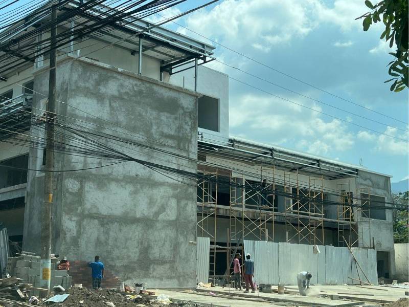 Proyectos comerciales, industriales y residenciales figuran entre los expedientes de la Serna, con inversiones nacionales y extranjeras que suman millones de lempiras.