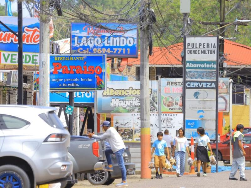 Hondureños retornan a sus hogares tras disfrutar el Feriado Morazánico