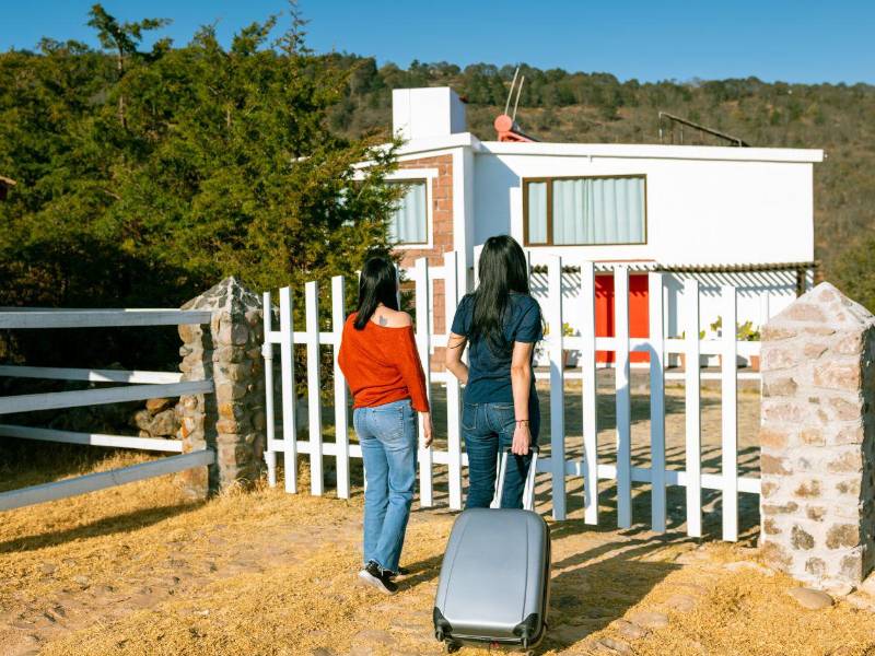 Las idas a la playa están a la vuelta de la esquina. Que su sueño con el paraíso no se vuelva pesadilla. Planificar con anticipación es clave para evitar problemas en Semana Santa. La alta demanda de alojamientos en destinos turísticos de Honduras hace que los precios suban y las opciones seguras se agoten rápidamente.