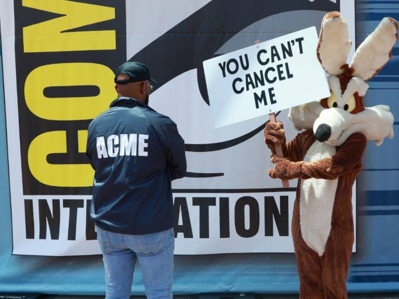 Acme finalmente llegó a la pantalla grande es una de las mayores victorias lideradas por los fans en la historia de Hollywood. Después de ser abandonada por su estudio original con el objetivo de obtener una deducción de impuestos, la indignación pública y las protestas en el mundo real impulsaron un cambio que culminó con su estreno oficial en cines, previsto para el 28 de agosto de 2026.