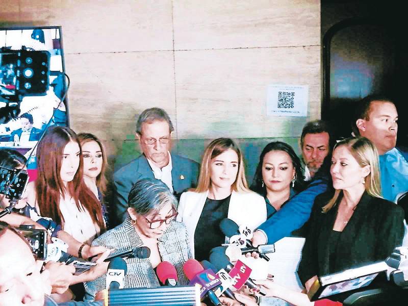 <b><span class=mln_uppercase_mln>Frente.</span></b> Los parlamentarios se comprometieron a hacer una verdadera oposición al no dejar que el oficialismo haga su voluntad dentro del Congreso Nacional.<span class=mln_uppercase_mln> </span>