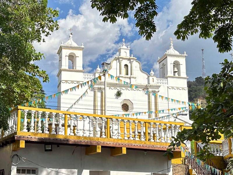 Fotografía del 6 de marzo del 2025 del templo católico en El Corpus (Honduras). La explotación minera en ese municipio podría destruir el antiguo templo católico.