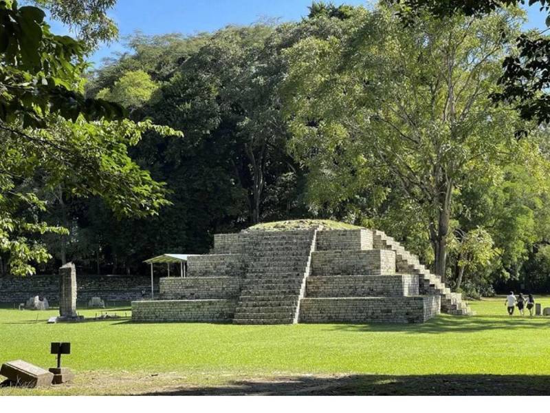 Fotografía de una pirámide tomada en Copán Ruinas