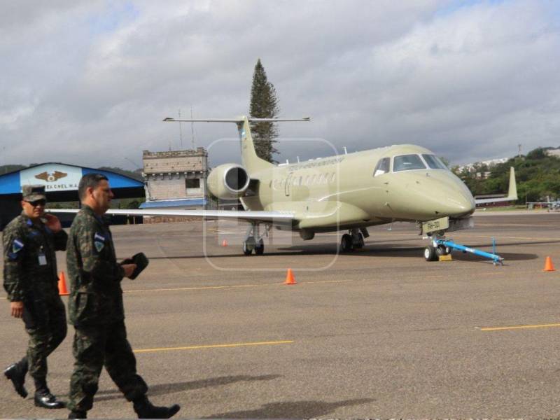 El proceso de subasta del avión presidencial <b> Embraer Legacy 600</b> fijó la mañana de este viernes un precio mínimo de venta de cinco millones de dólares, una cifra que ha generado interrogantes debido a que la aeronave fue adquirida hace más de una década por un monto cercano a los 14 millones de dólares.