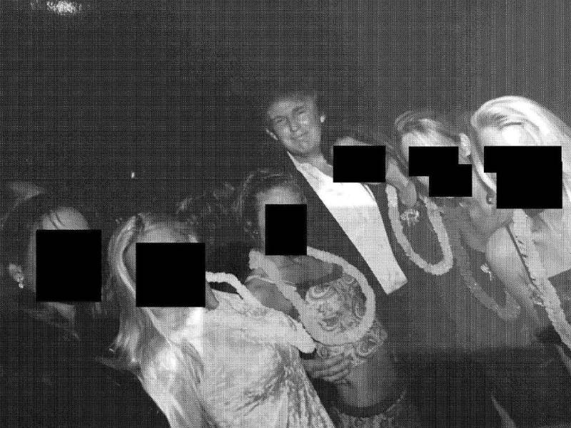 El presidente estadounidense, Donald Trump, voló al menos ocho veces junto al pederasta Jeffrey Epstein en el avión privado de éste en la década de 1990, incluida una ocasión en la que viajó únicamente con él y con una joven de 20 años.