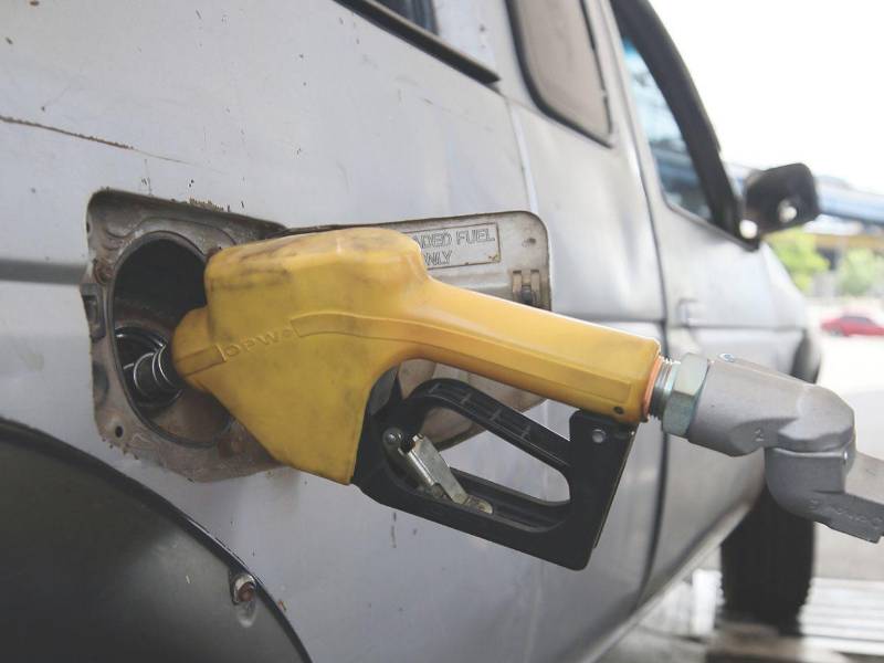 El diésel, el combustible de mayor consumo en Honduras, reportará este lunes una rebaja de tres centavos por galón.