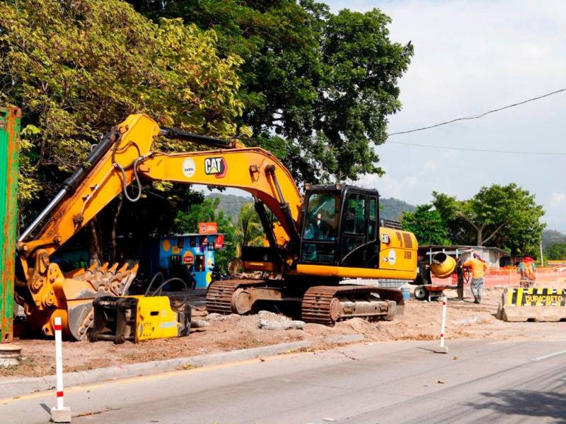 Actualmente realizan trabajos preliminares y una excavación en la mediana.