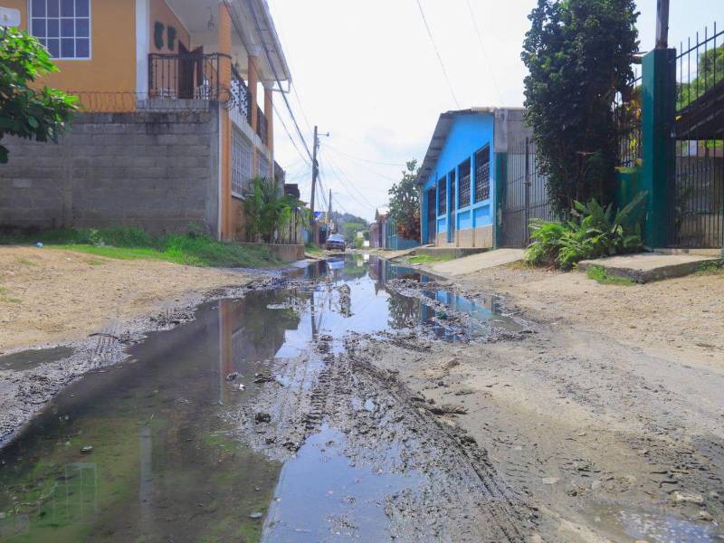 Urge que las autoridades y la Fesitranh busquen una solución a los pobladores que pagan impuestos a la municipalidad sampedrana.