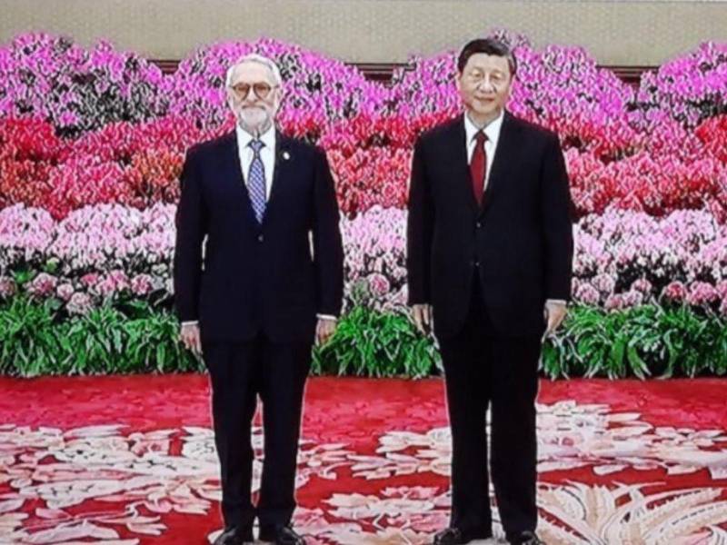 Moncada y XI Jinping en el evento diplomático.