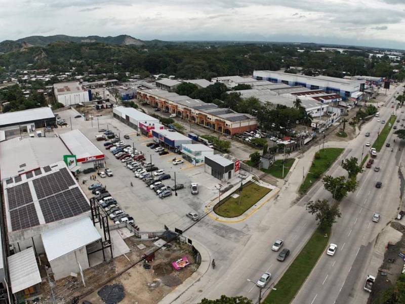 Plazas comerciales grandes se han construido en el bulevar del este y norte de San Pedro Sula, esto significa empleo y más opciones de consumo.