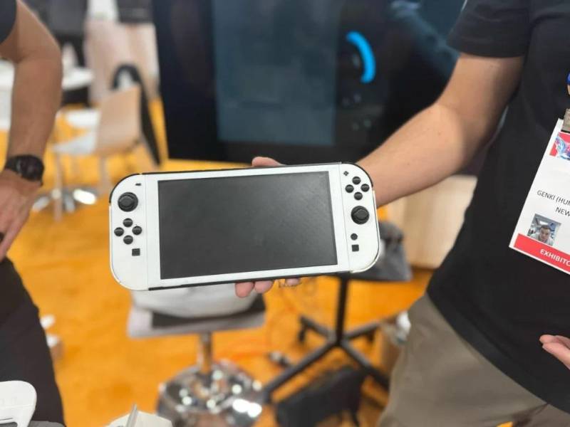 La publicación alemana Netzwelt ha conseguido la réplica de la Switch 2 y ha afirmado que parece mucho más grande que el modelo anterior.