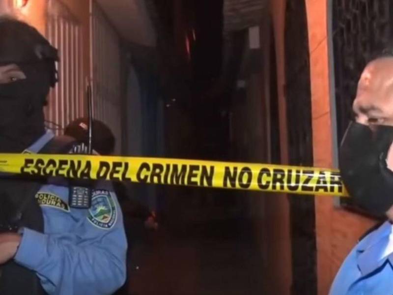 Una familia completa, entre ellos un menor de 13 años de edad, fue asesinada dentro de una vivienda ubicada en la colonia Centroamérica, en Comayagüela; un hecho que ha causado conmoción a nivel nacional y mantiene consternados a vecinos y parientes de las víctimas. Familiares revelaron la hipótesis que pudo haber causado el cuádruple homicidio.