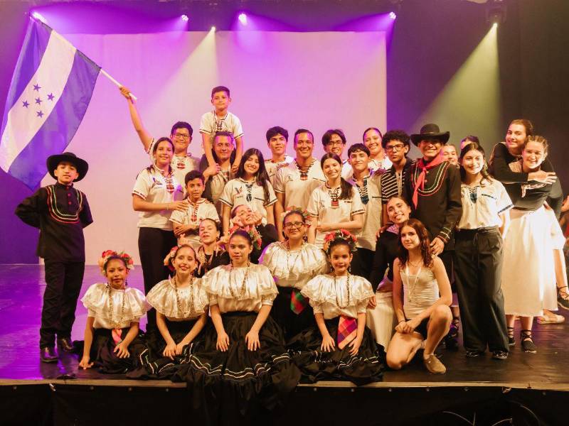 La delegación hondureña de Zorzales de Sula y Academia de Artes Oviedo llevó el folclore de nuestro país al escenario internacional.