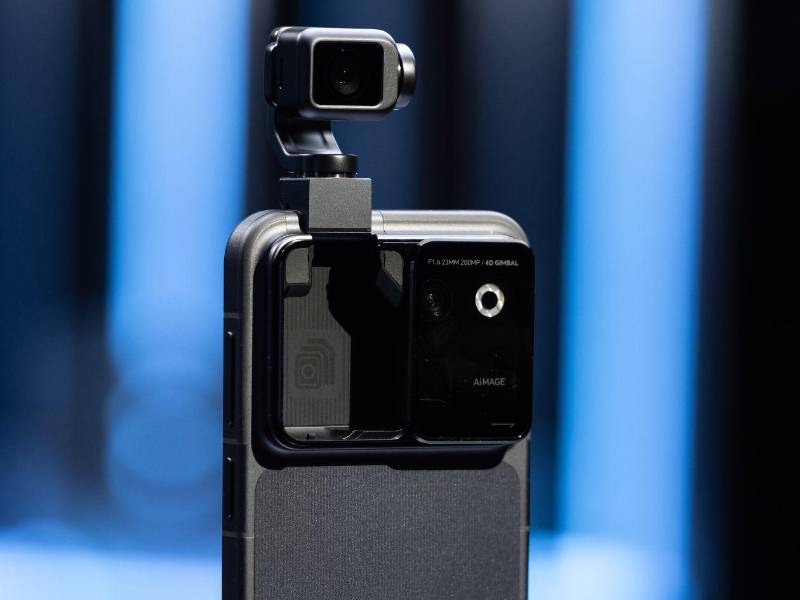 <b>El HONOR Robot Phone, que se presentó primero en el Mobile World Congress 2026, incorpora un gimbal mecánico de tres ejes y herramientas de imagen desarrolladas junto con ARRI.</b>