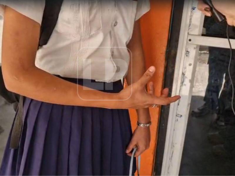 La estudiante que grabó el video relata cómo comenzó el altercado con una maestra en un centro educativo de El Progreso, Yoro.