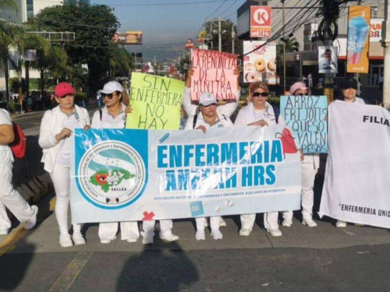 Undécimo día consecutivo de la protesta de los enfermeros en Tegucigalpa.