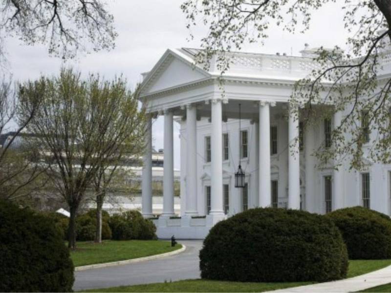 Construcción del multimillonario y polémico salón de baile que el presidente Donald Trump construirá en el ala este de la Casa Blanca.